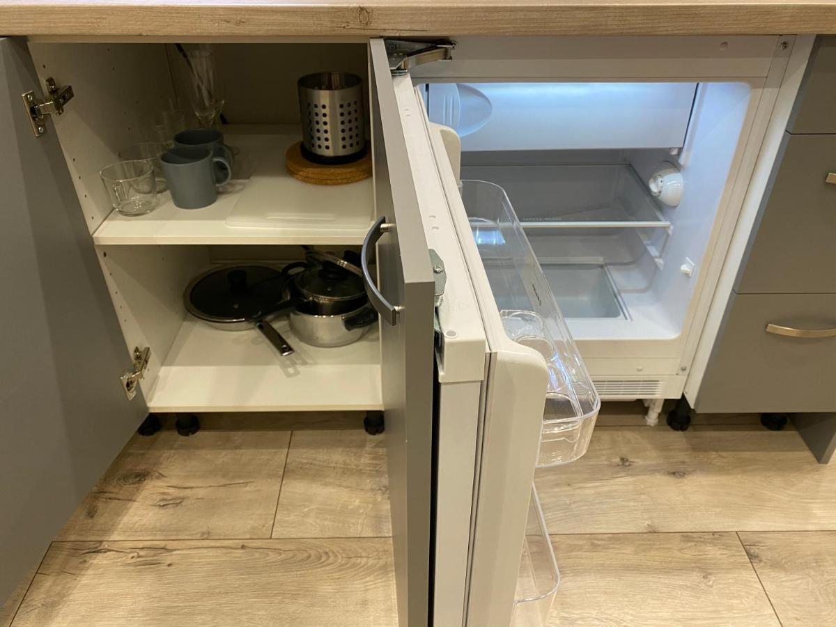 Aparthotel Riga Exterior foto A refrigerator with a built-in ice maker